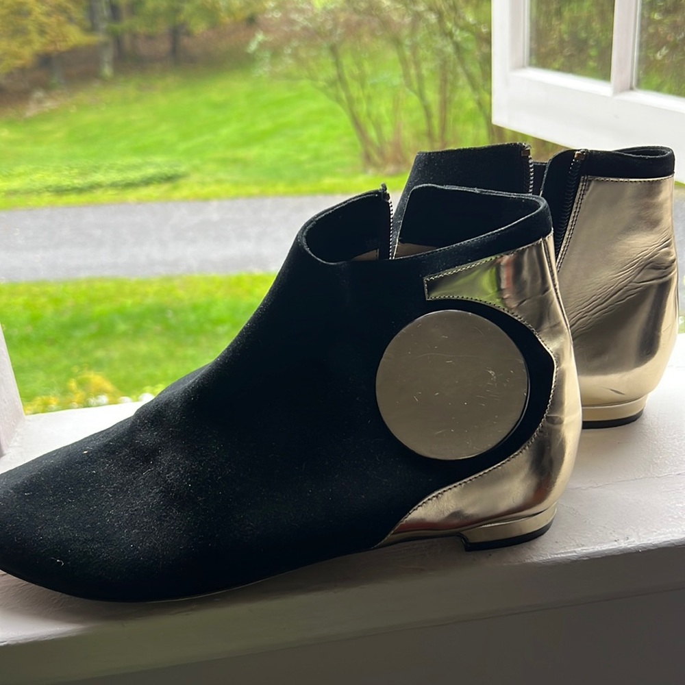 Iconic Chrissie Morris boots black suede and gold. Round toe size 41